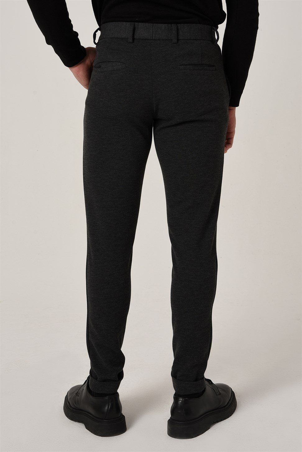 بنطال ذو قصة ضيقة للرجال بساقين مزدوجة