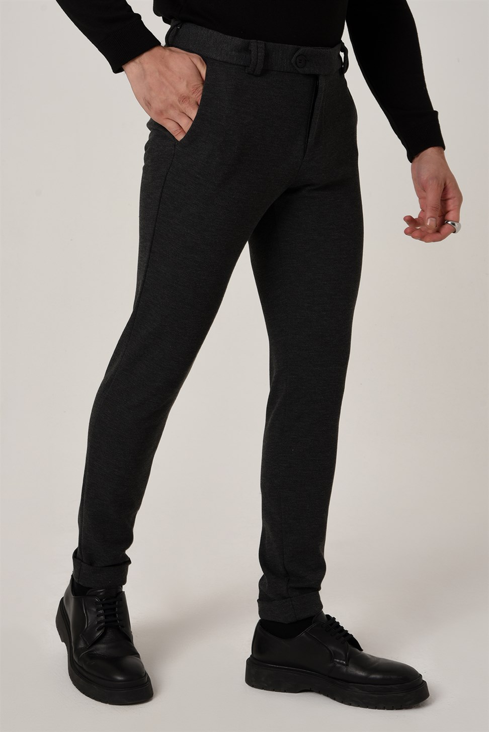 بنطال ذو قصة ضيقة للرجال بساقين مزدوجة