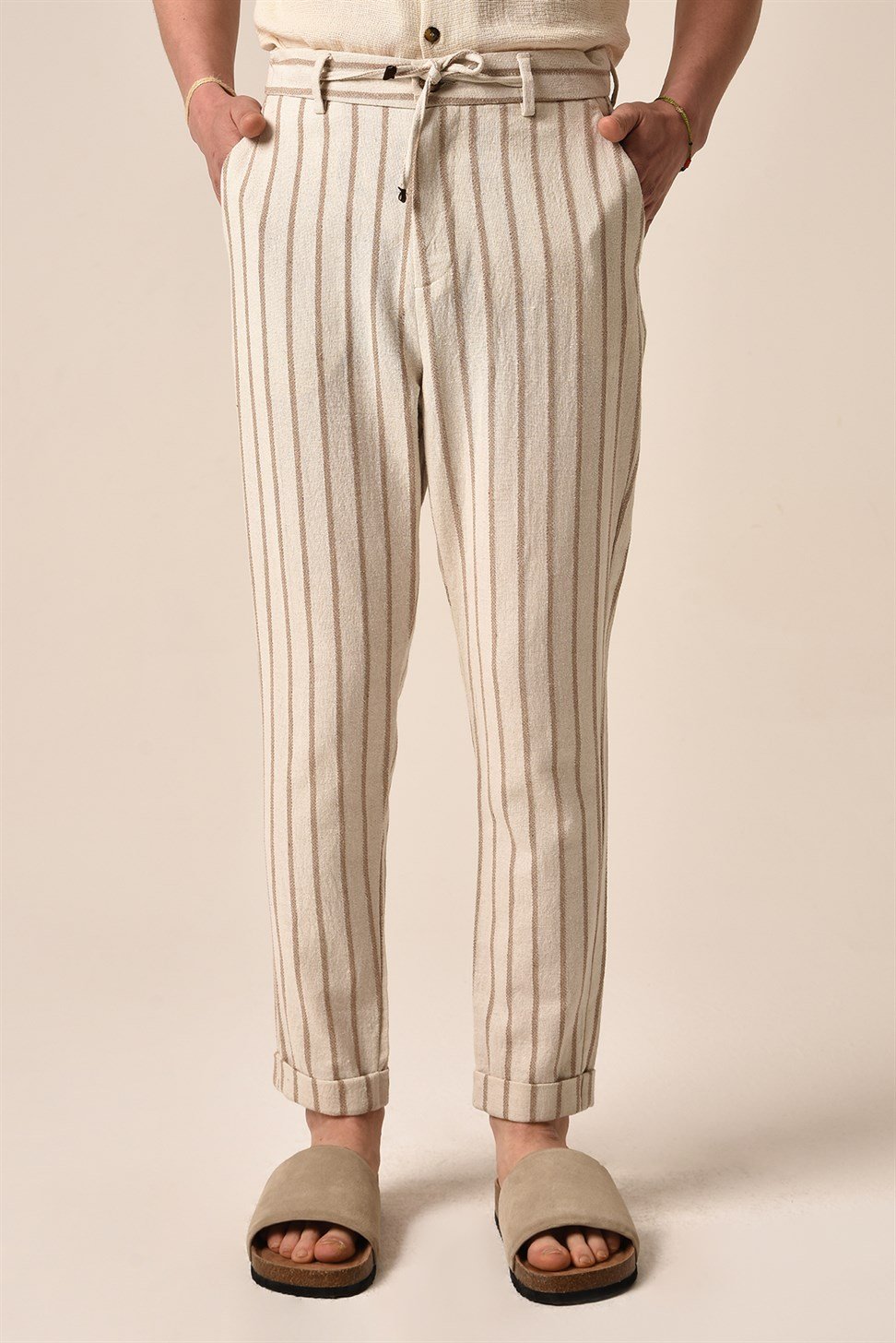 بنطلون كتان مخطط برباط على الخصر