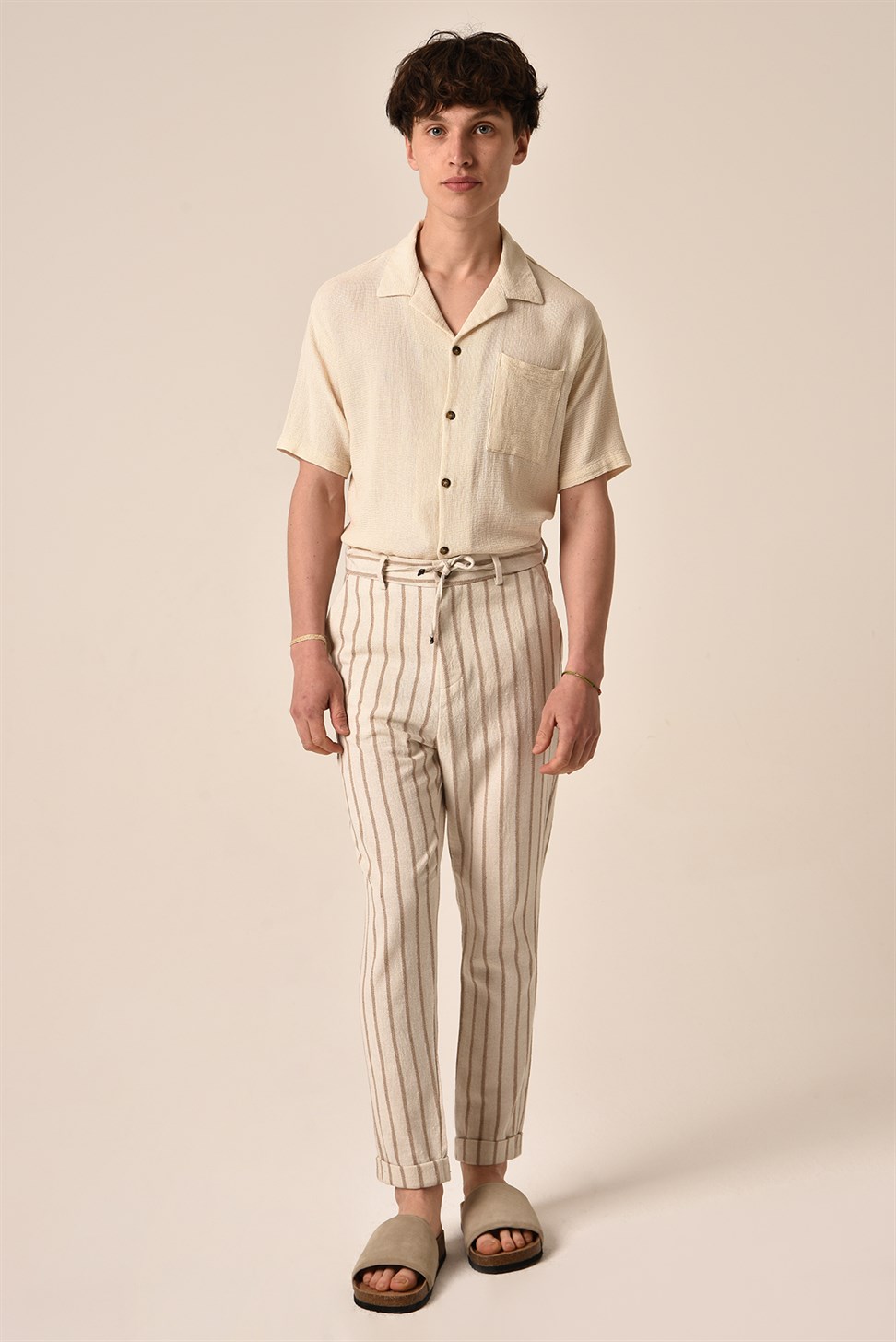 بنطلون كتان مخطط برباط على الخصر