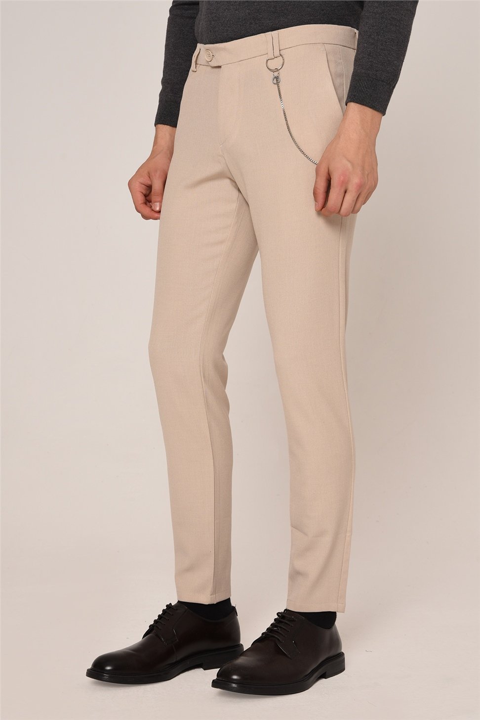 بنطال قماشي ذو قصة ضيقة للرجال