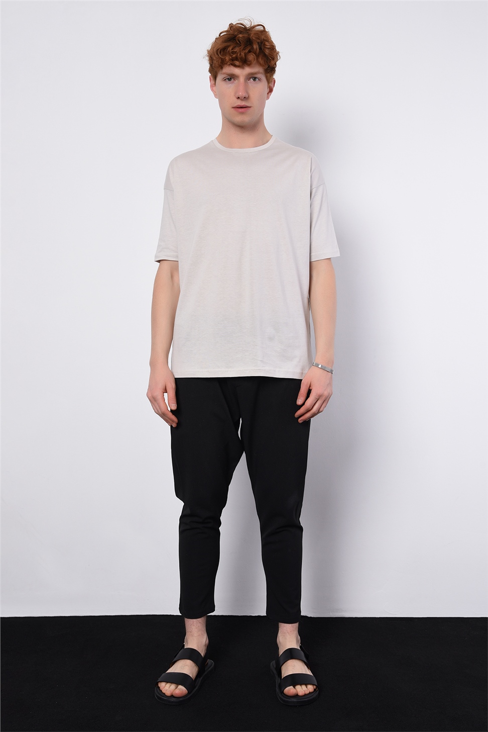 تي شيرت موديل Düz الأساسي كبير الحجم