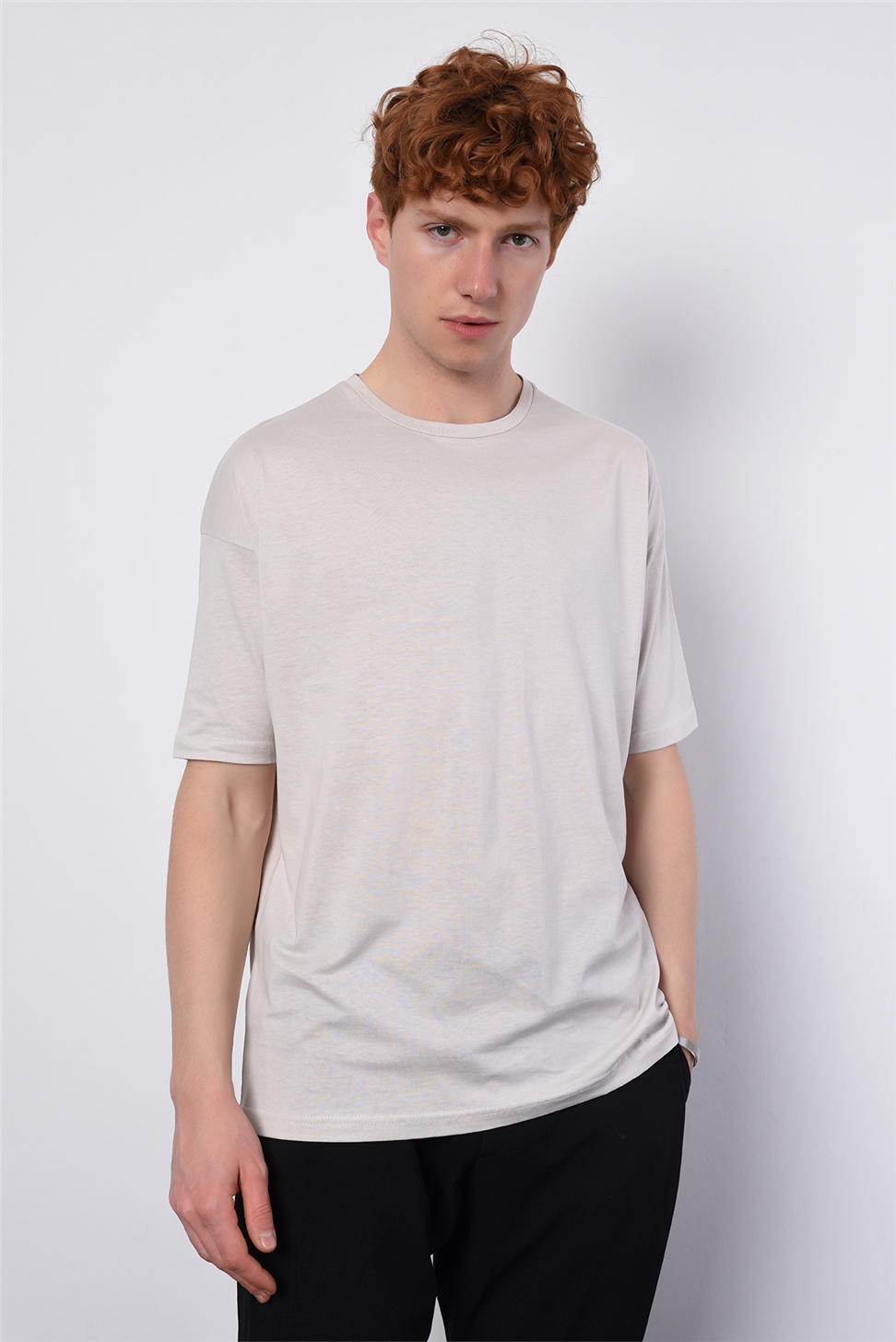 تي شيرت موديل Düz الأساسي كبير الحجم