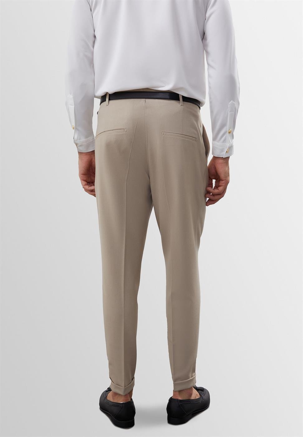 بنطلون عالي الخصر بحزام