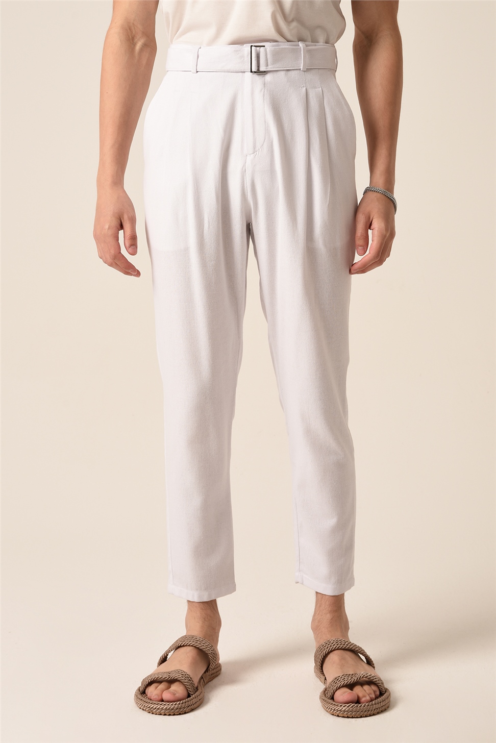 بنطلون كتان مطوي بتفاصيل حزام