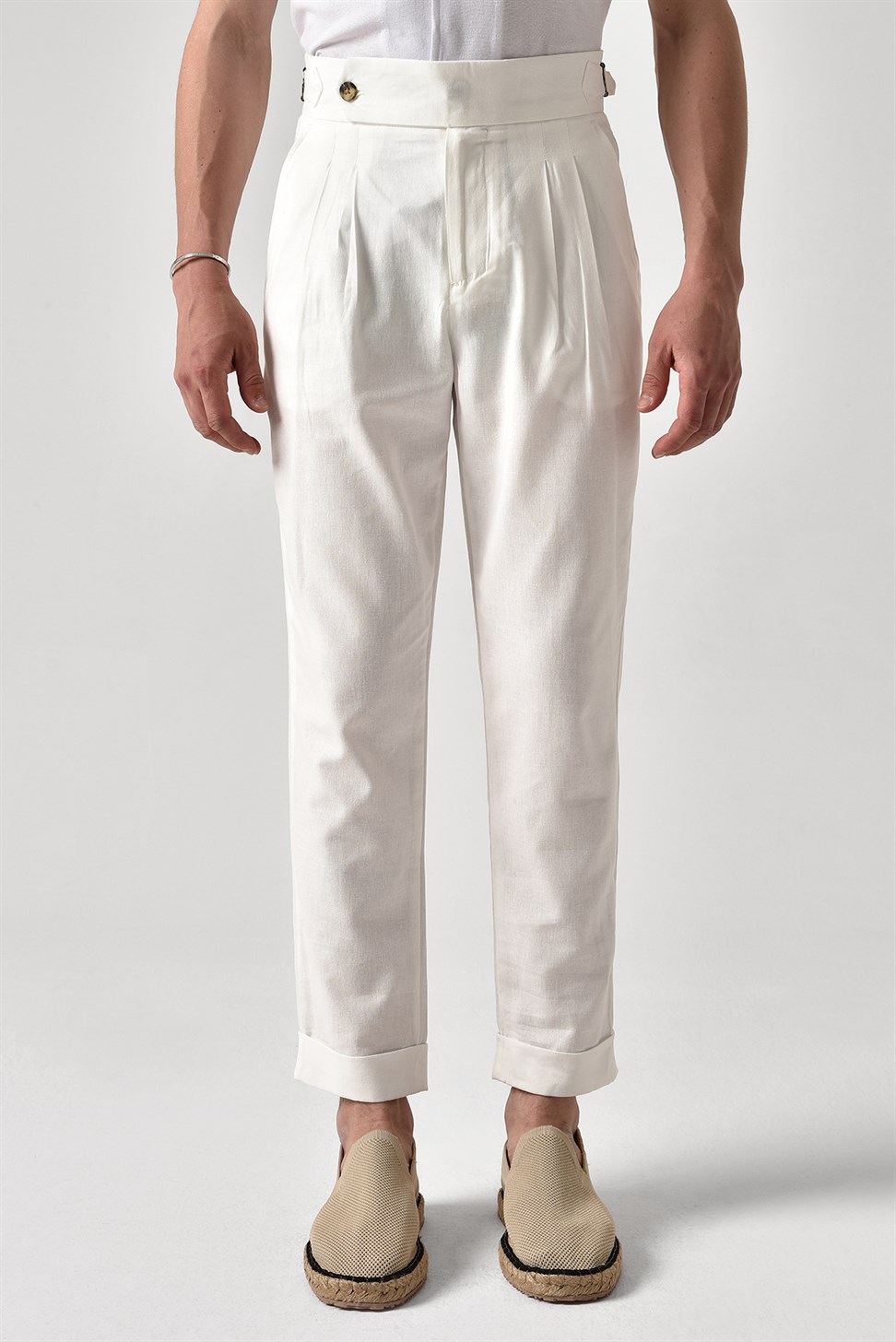 بنطلون كتان عالي الخصر مزين بحزام