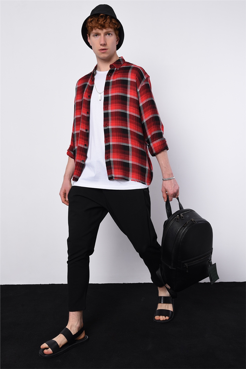 تي شيرت موديل Düz الأساسي كبير الحجم