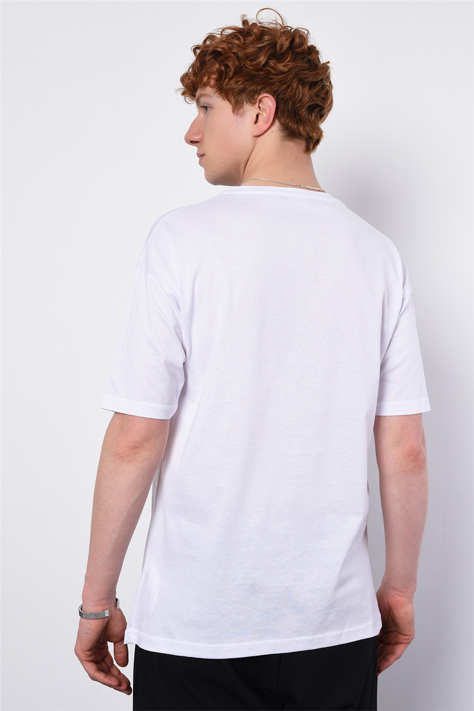 تي شيرت موديل Düz الأساسي كبير الحجم