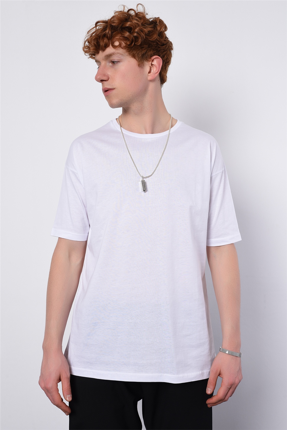 تي شيرت موديل Düz الأساسي كبير الحجم