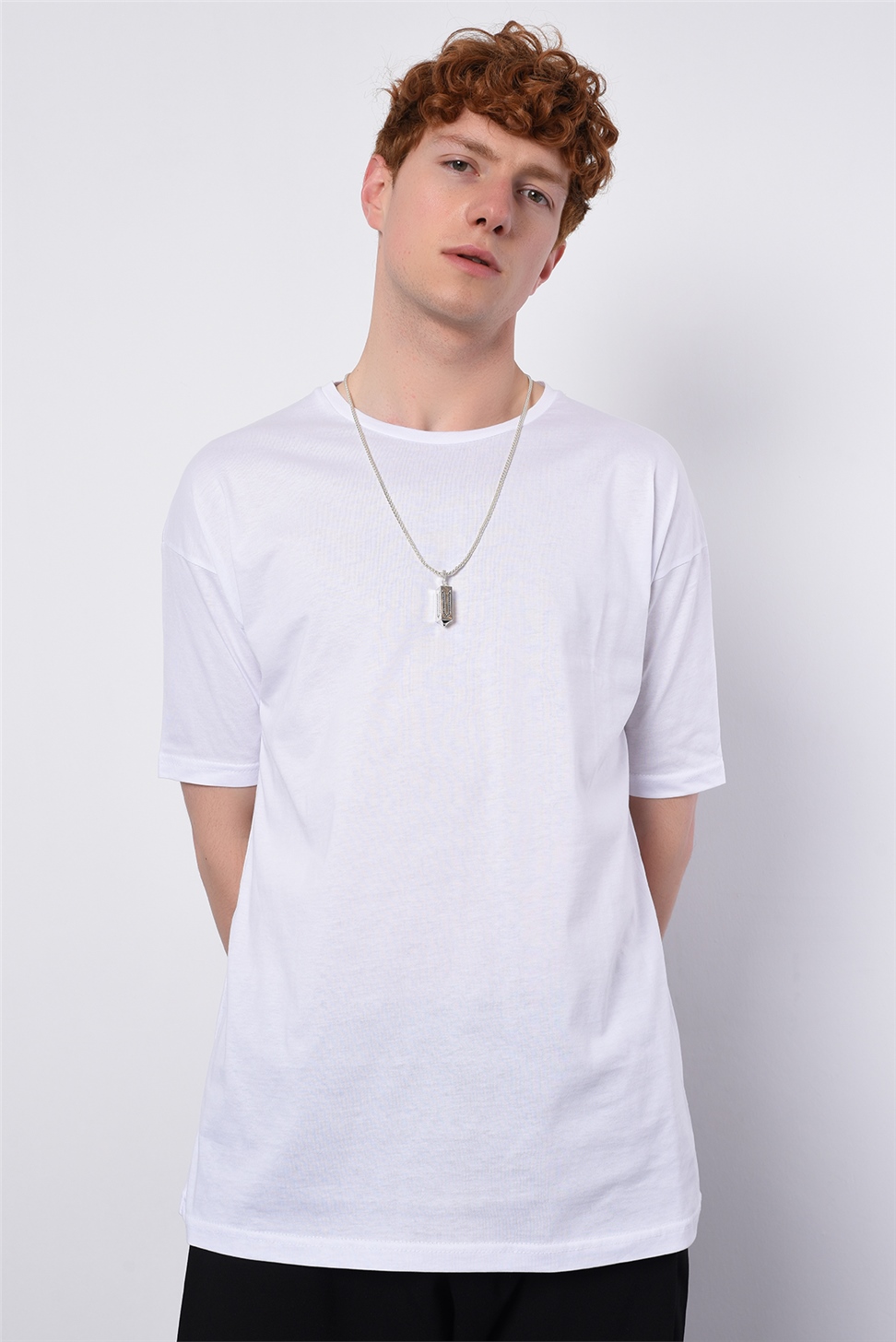 تي شيرت موديل Düz الأساسي كبير الحجم