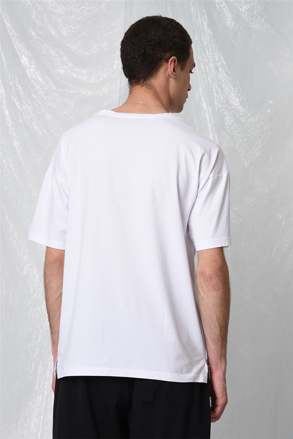 تي شيرت بجيب كبير الحجم