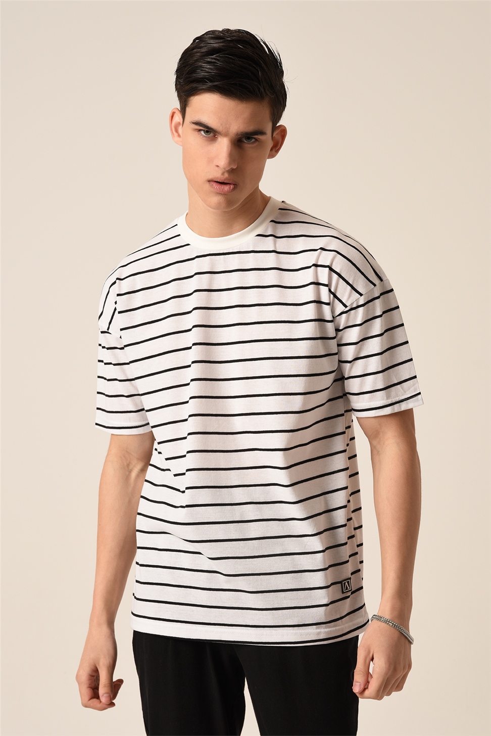 تي شيرت مخطط كبير الحجم