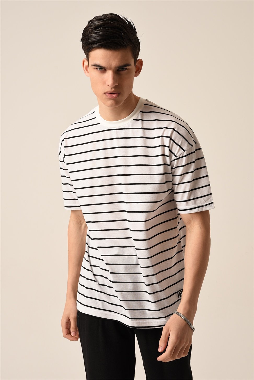 تي شيرت مخطط كبير الحجم