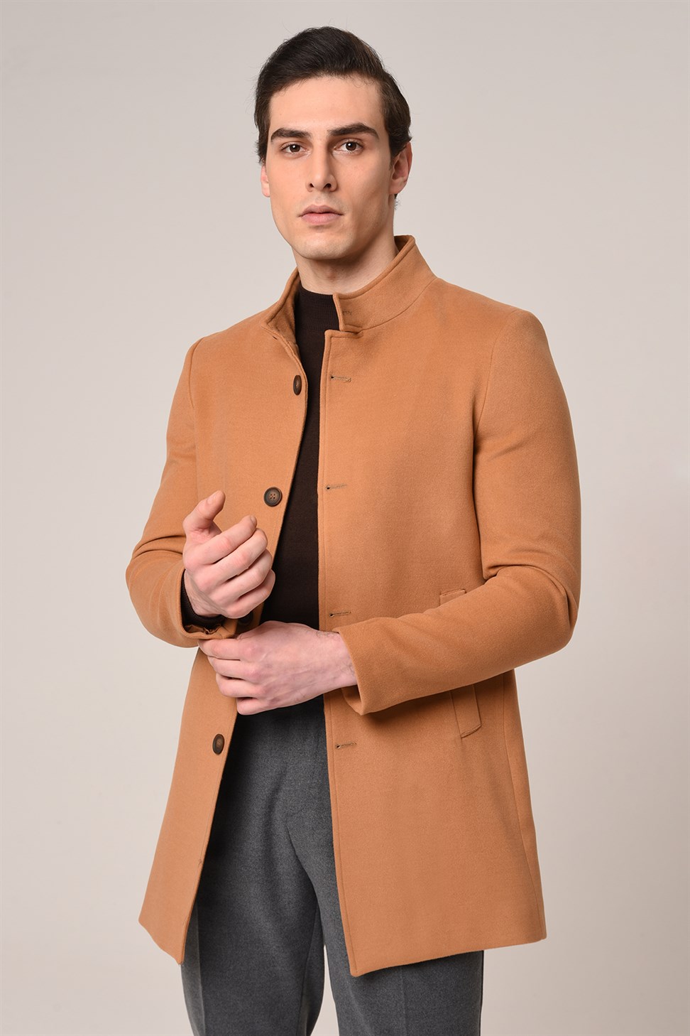 معطف مستقيم الياقة سليم صالح للرجال