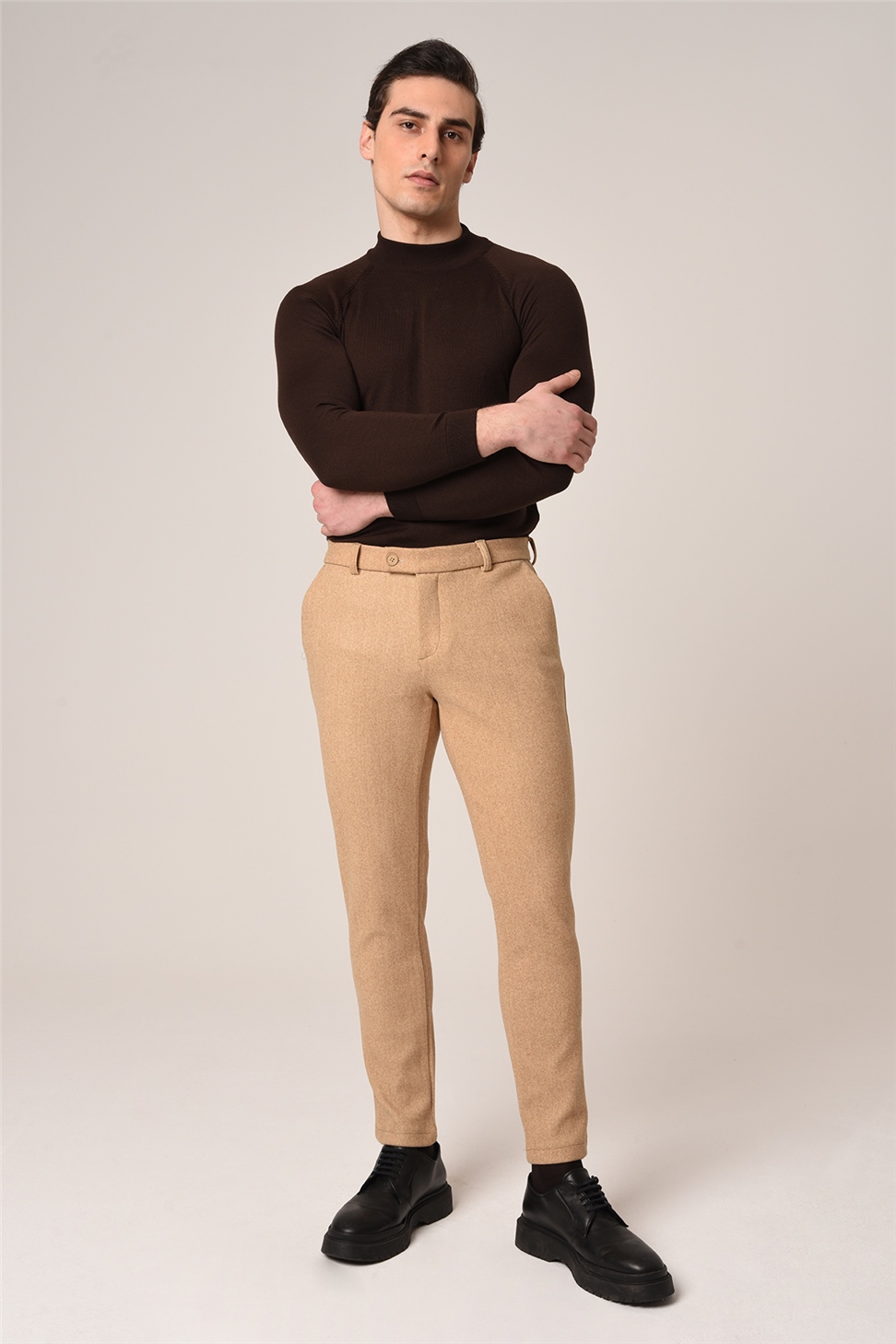 بنطال كاشيه بقصة ضيقة للرجال