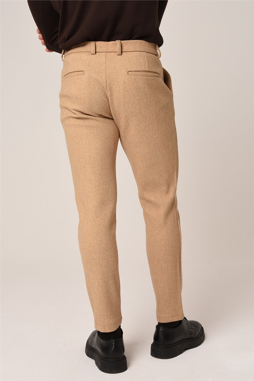 بنطال كاشيه بقصة ضيقة للرجال