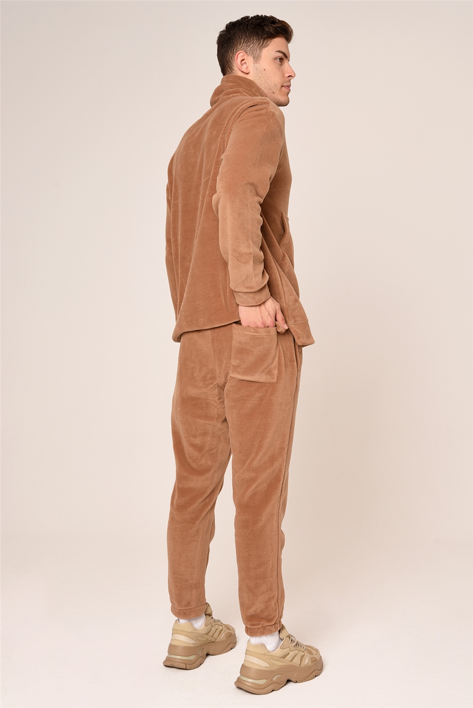 طقم رياضي من الصوف المخلوط للرجال