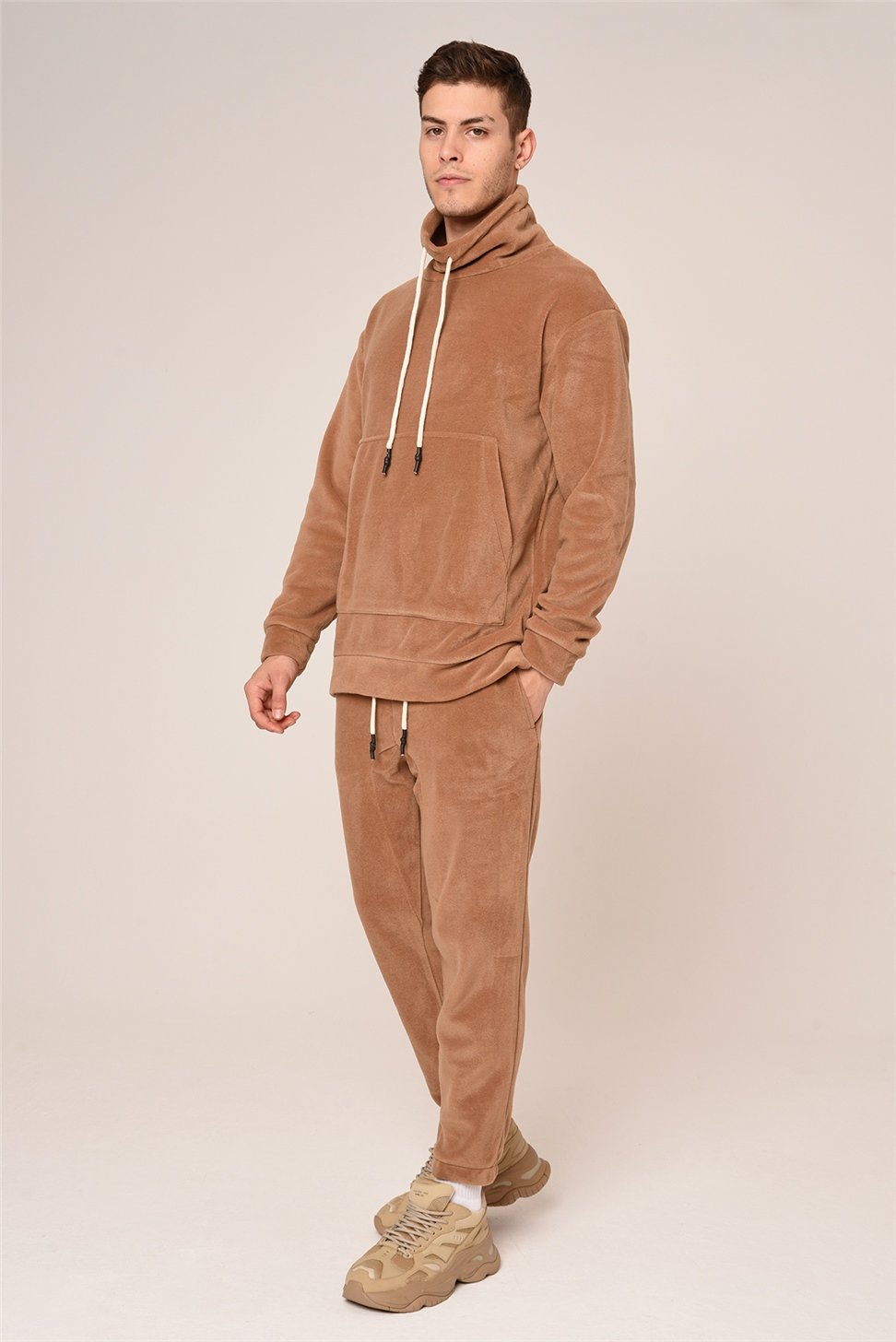 طقم رياضي من الصوف المخلوط للرجال