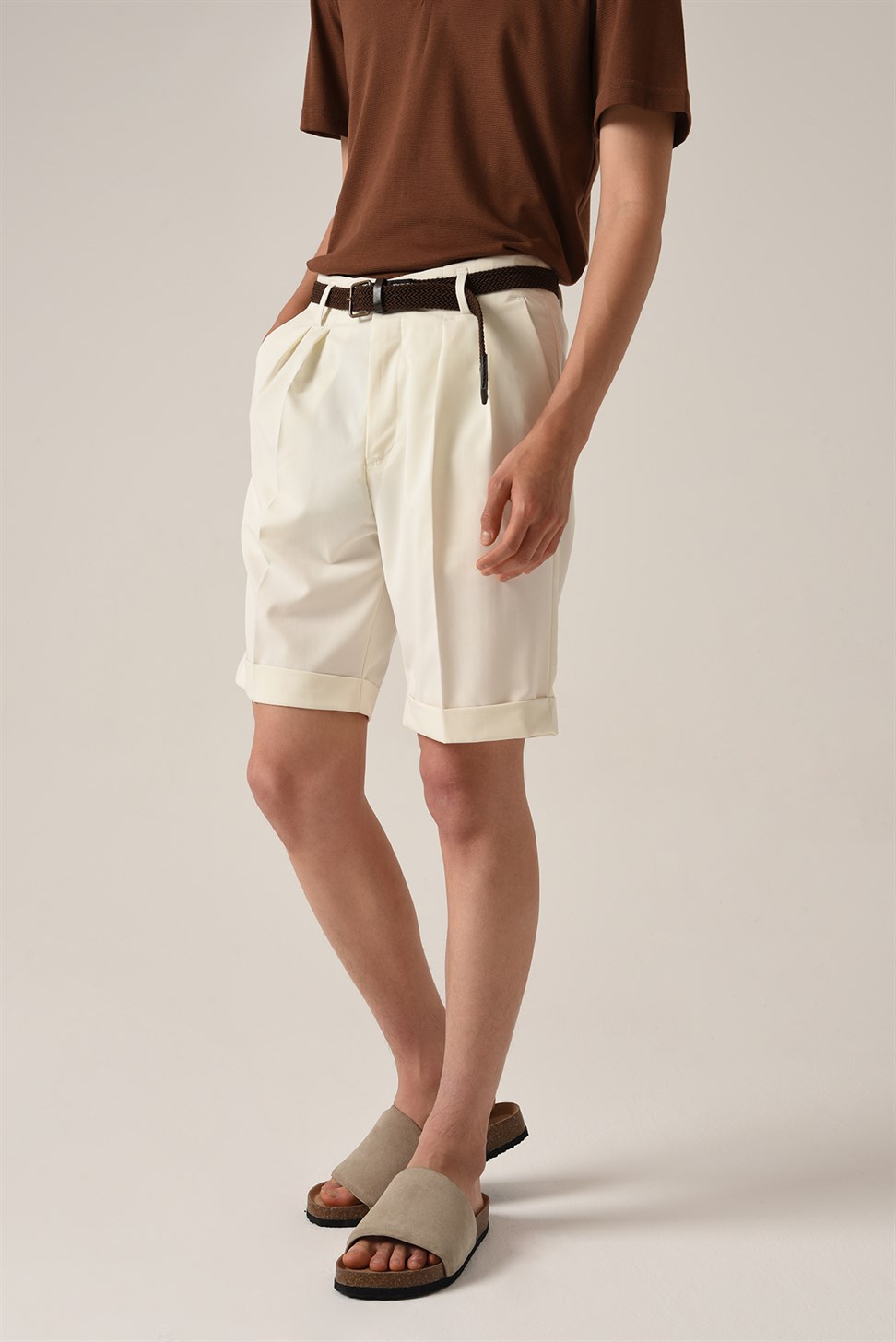 شورت مطوي بتفاصيل حزام