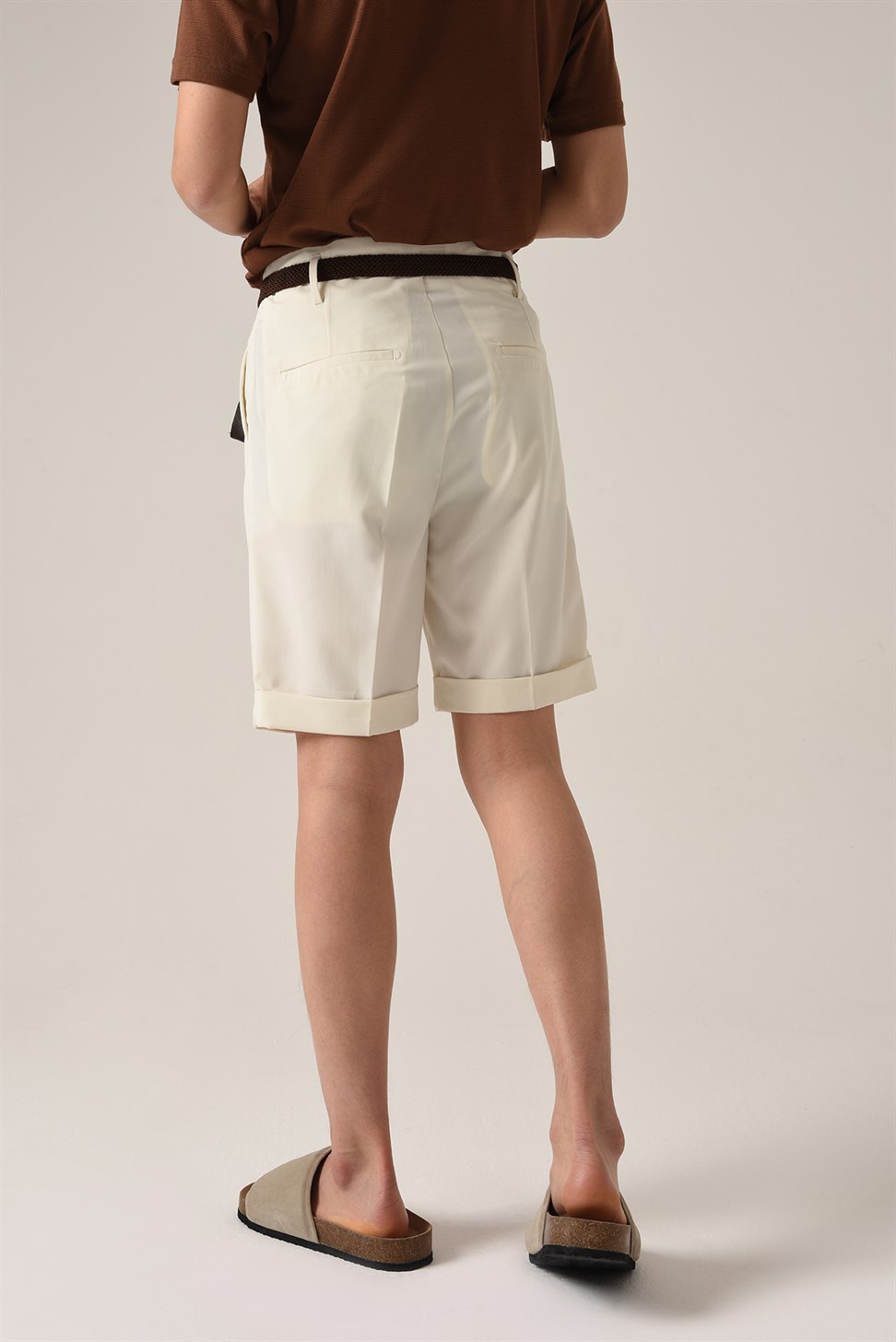 شورت مطوي بتفاصيل حزام