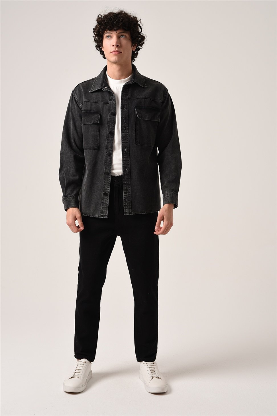 سترة قميص الدنيم بأكمام طويلة