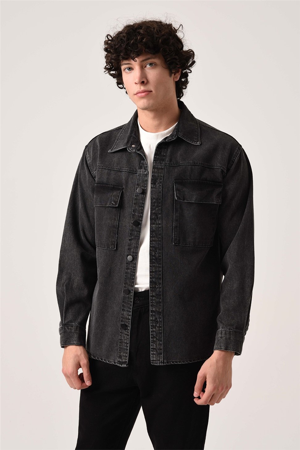 سترة قميص الدنيم بأكمام طويلة