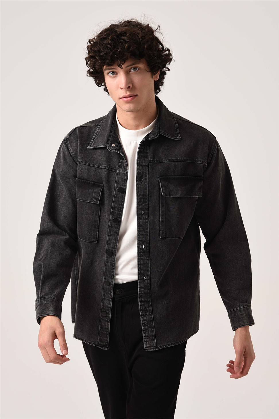 سترة قميص الدنيم بأكمام طويلة