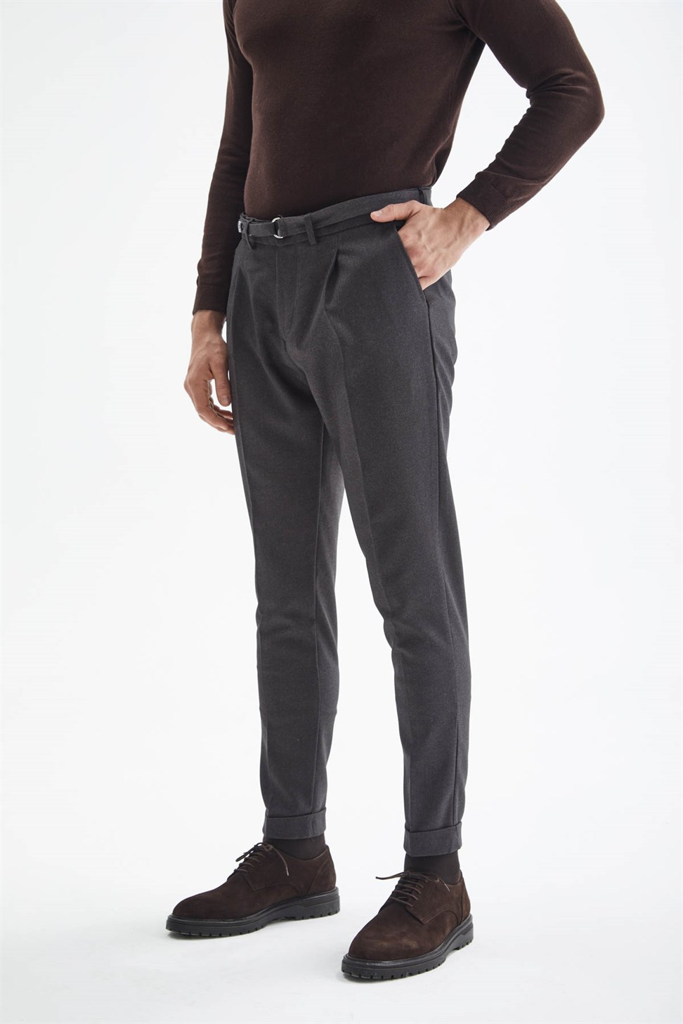 بنطلون مطوي بحزام عالي الخصر