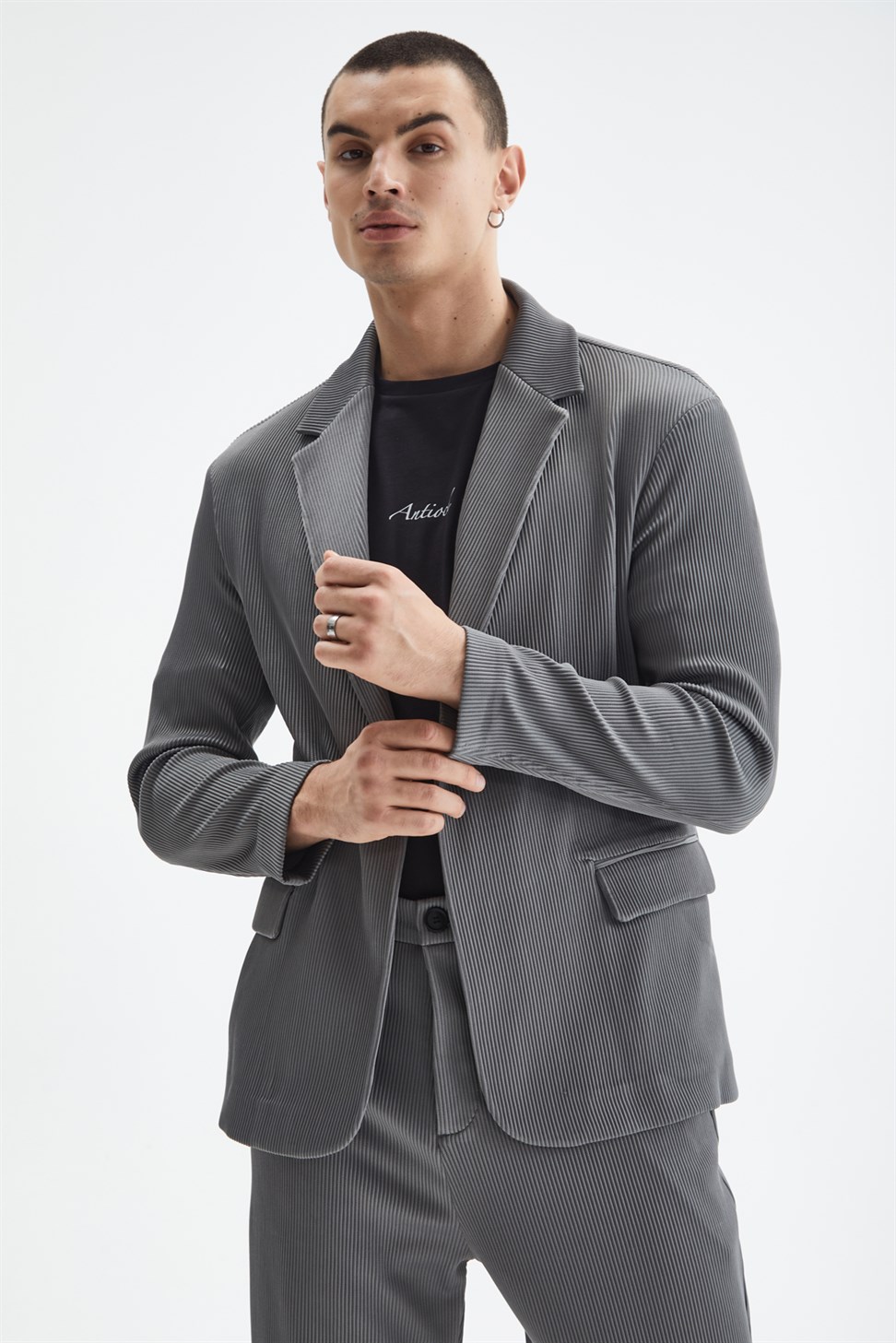 بدلة رجالية مضلعة كبيرة الحجم