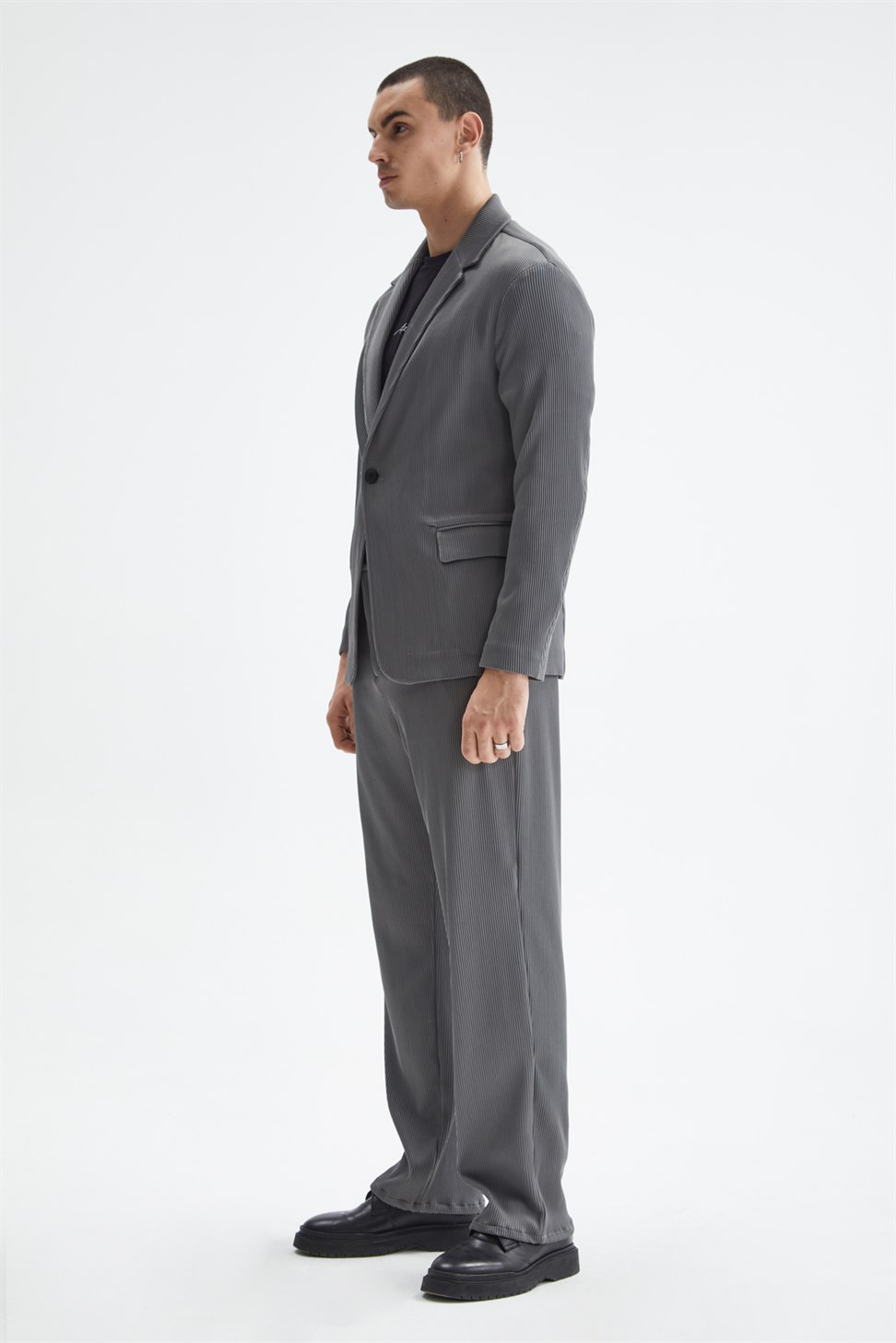 بدلة رجالية مضلعة كبيرة الحجم