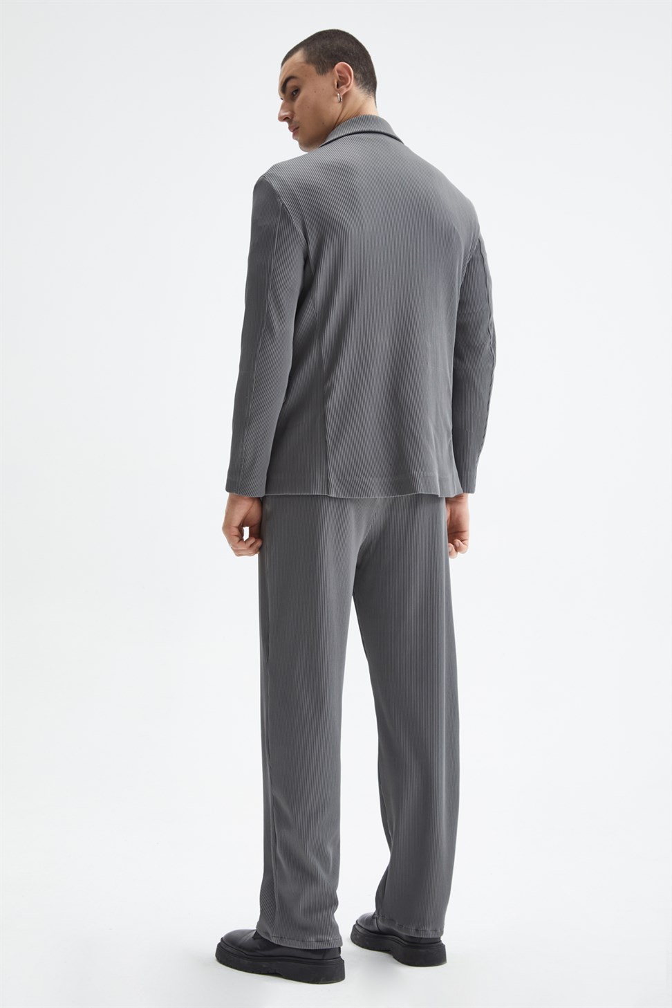 بدلة رجالية مضلعة كبيرة الحجم