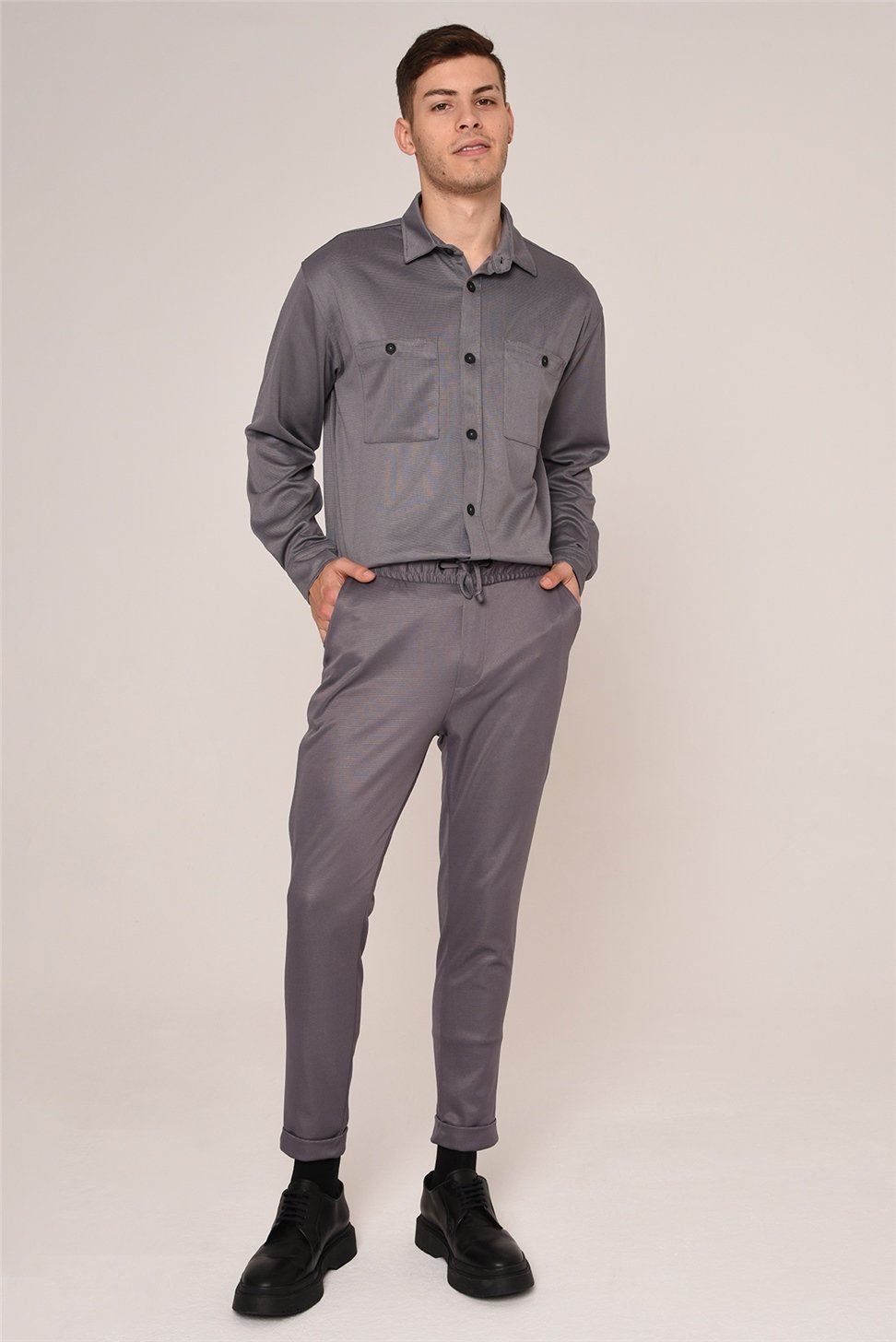 طقم قميص رجالي وسروال رياضي بخصر مطاطي