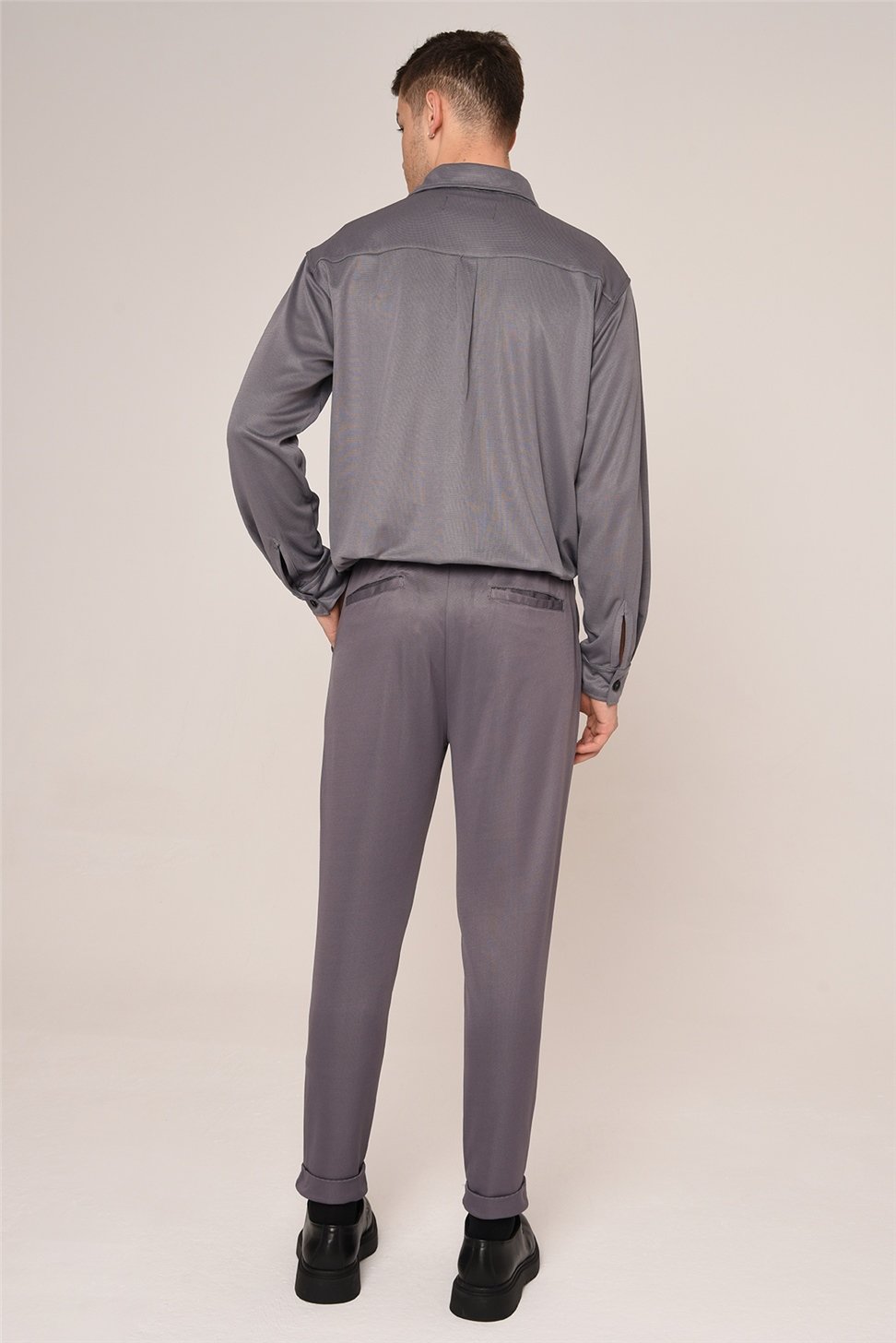 طقم قميص رجالي وسروال رياضي بخصر مطاطي