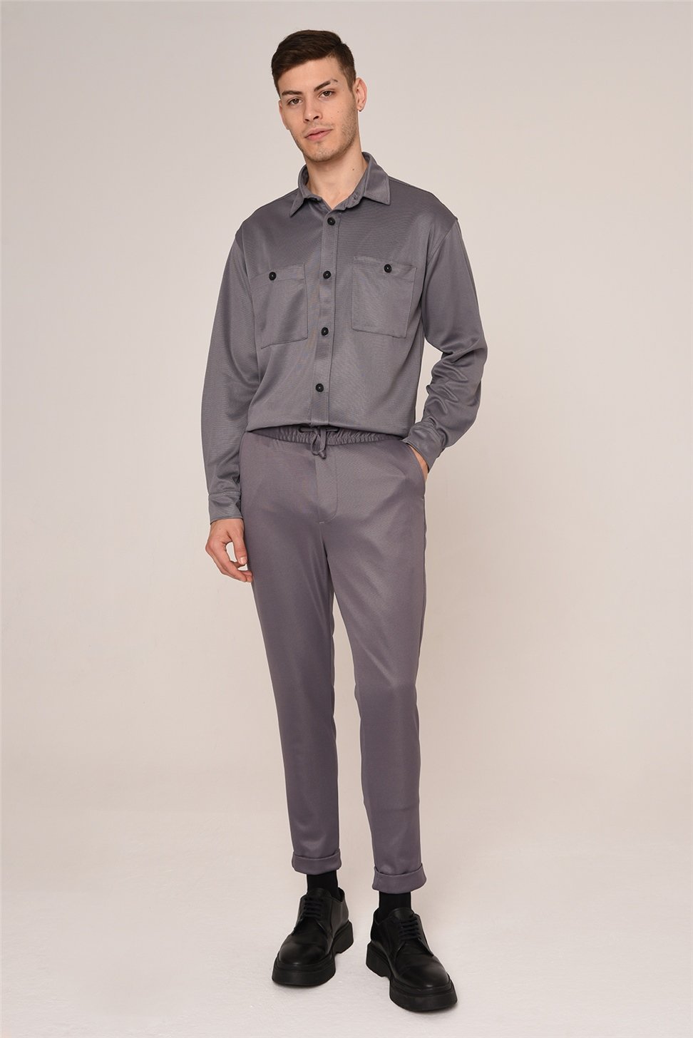 طقم قميص رجالي وسروال رياضي بخصر مطاطي