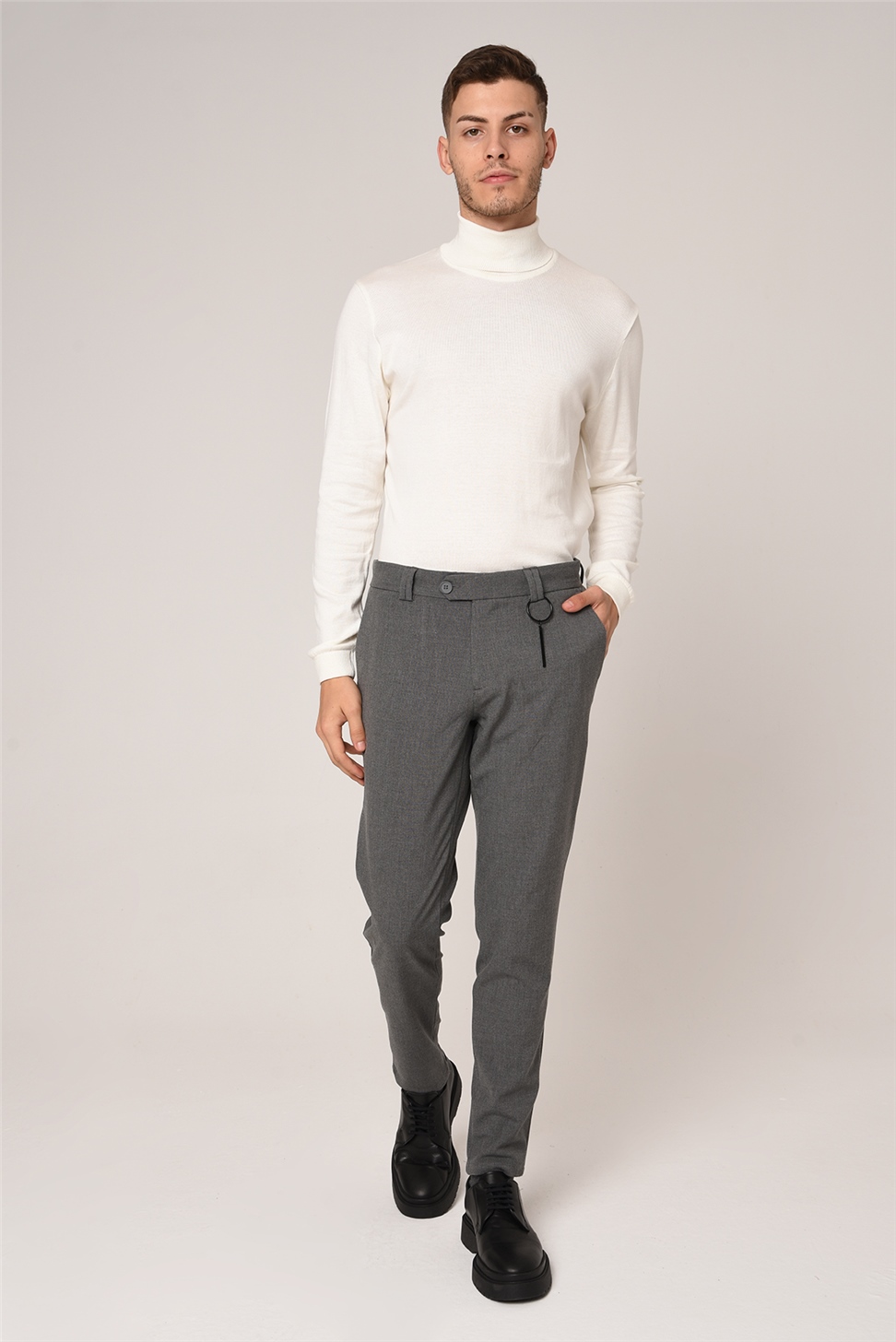 بنطال قطني بقصة ضيقة للرجال