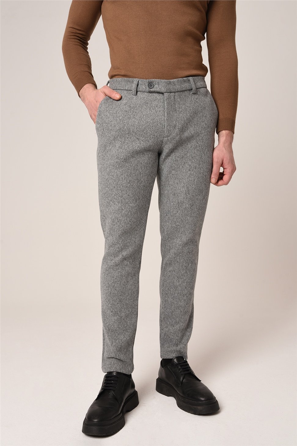 بنطال كاشيه بقصة ضيقة للرجال