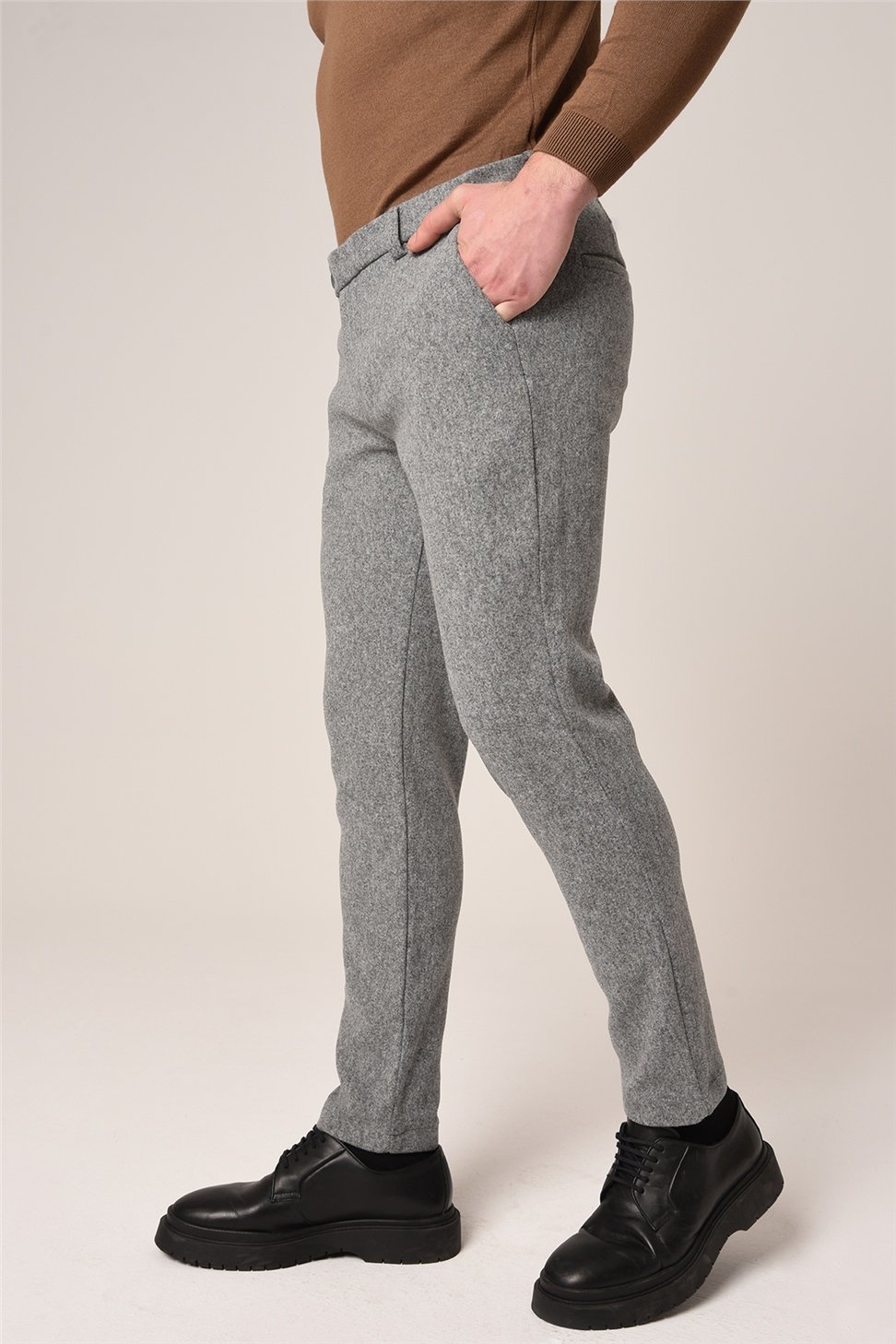 بنطال كاشيه بقصة ضيقة للرجال