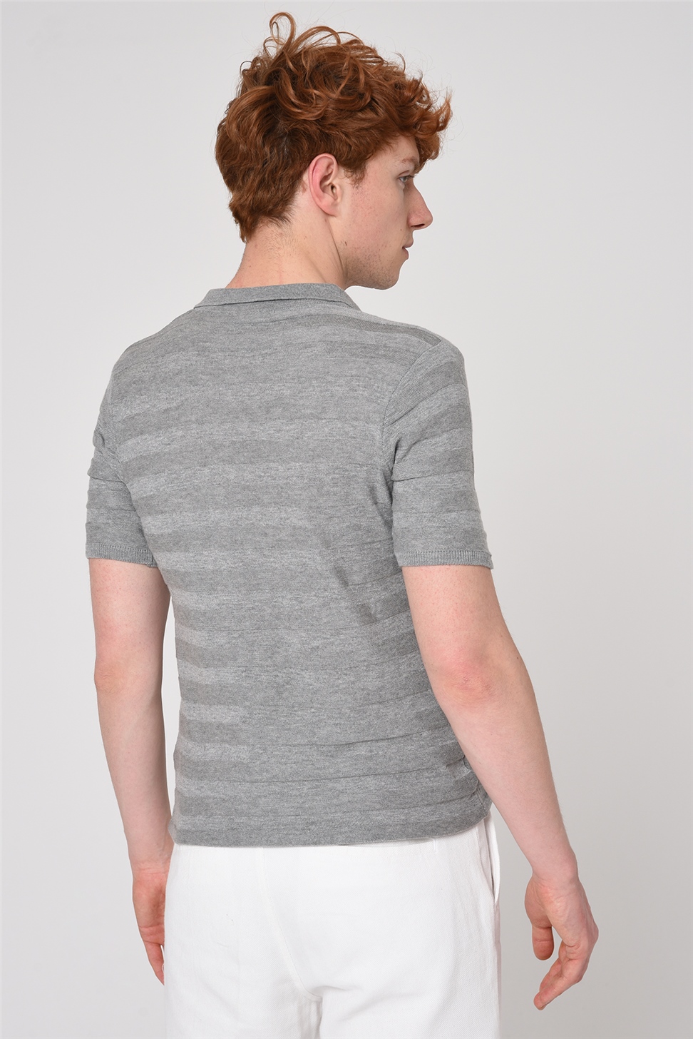 تي شيرت تريكو منقوش بياقة بولو مخططة