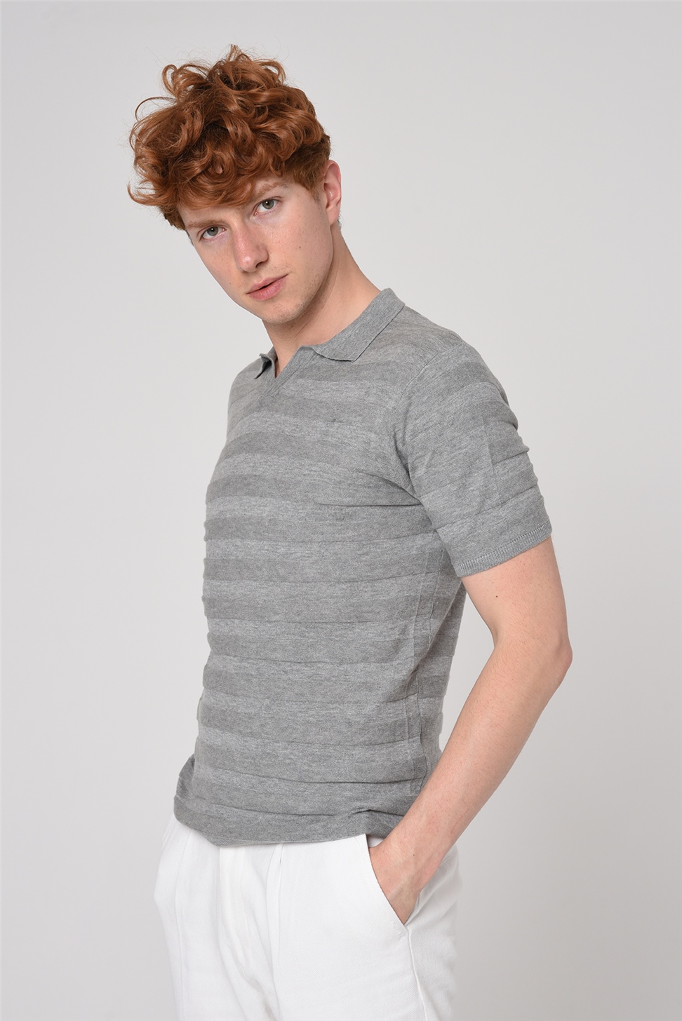 تي شيرت تريكو منقوش بياقة بولو مخططة