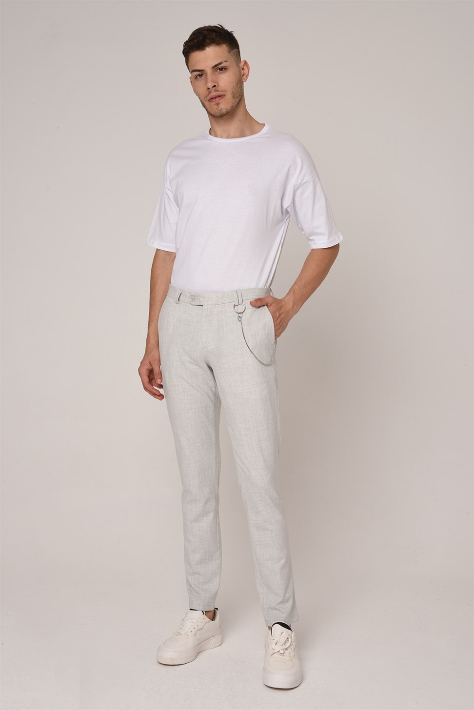 بنطال قماشي ذو قصة ضيقة للرجال