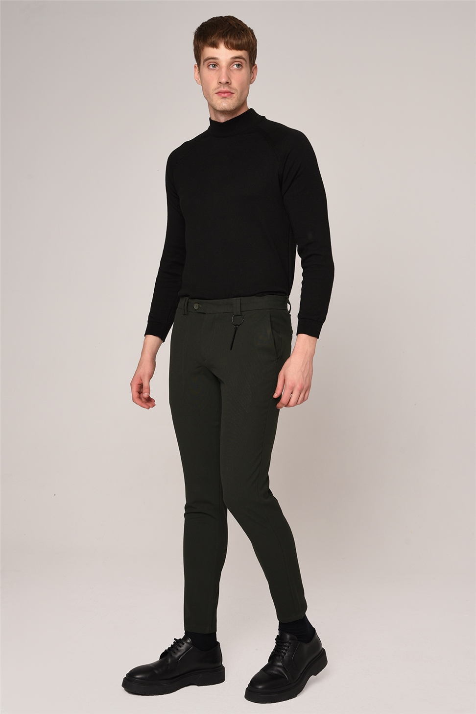 بنطال قطني بقصة ضيقة للرجال