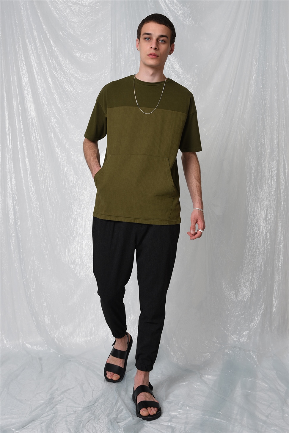 تي شيرت بجيب كبير الحجم