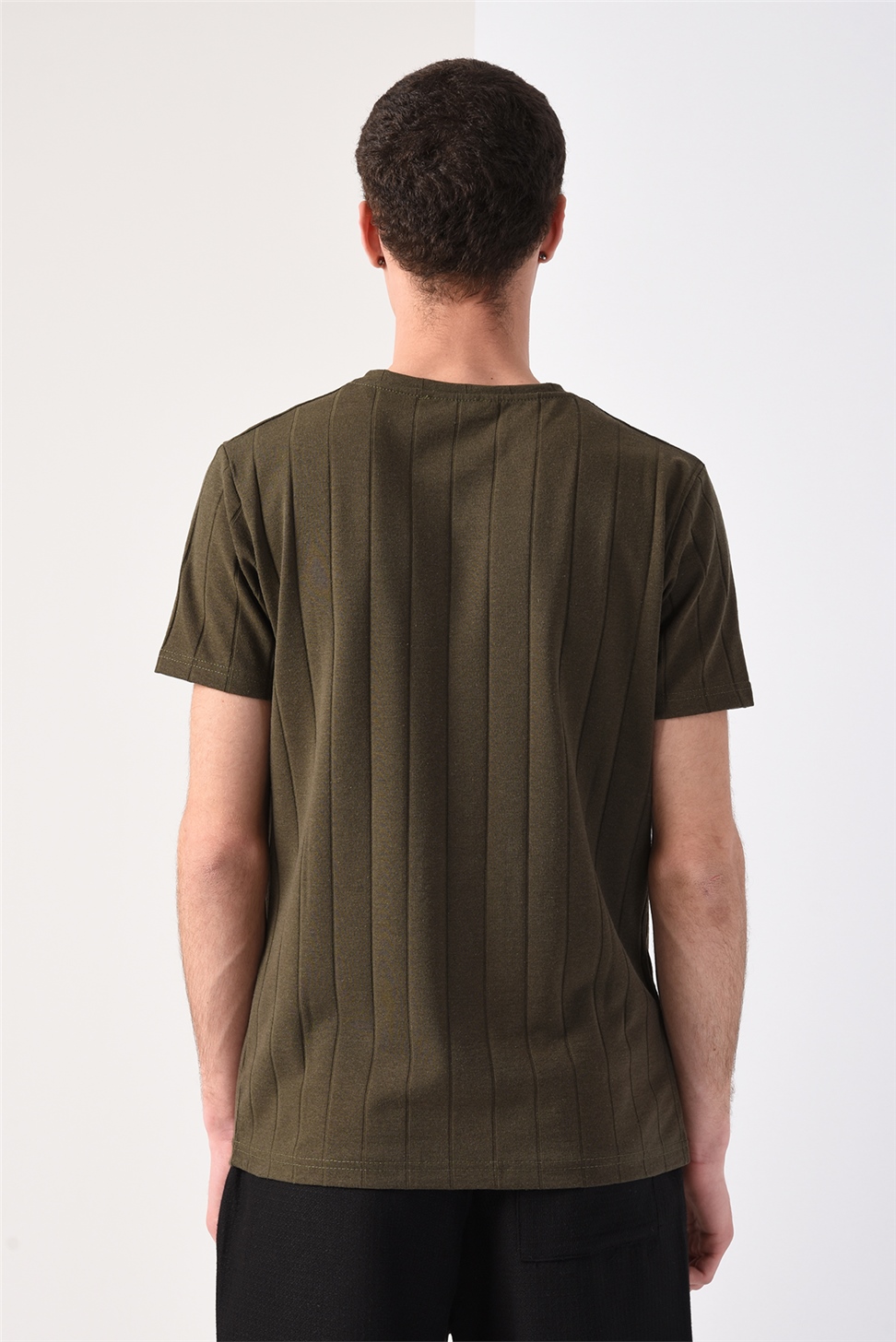 تي شيرت ذو شريط مزدوج كبير الحجم