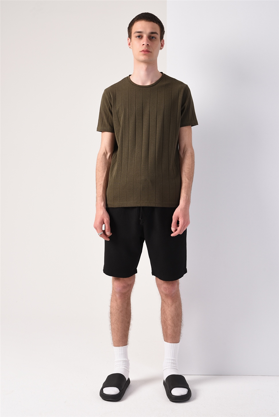 تي شيرت ذو شريط مزدوج كبير الحجم