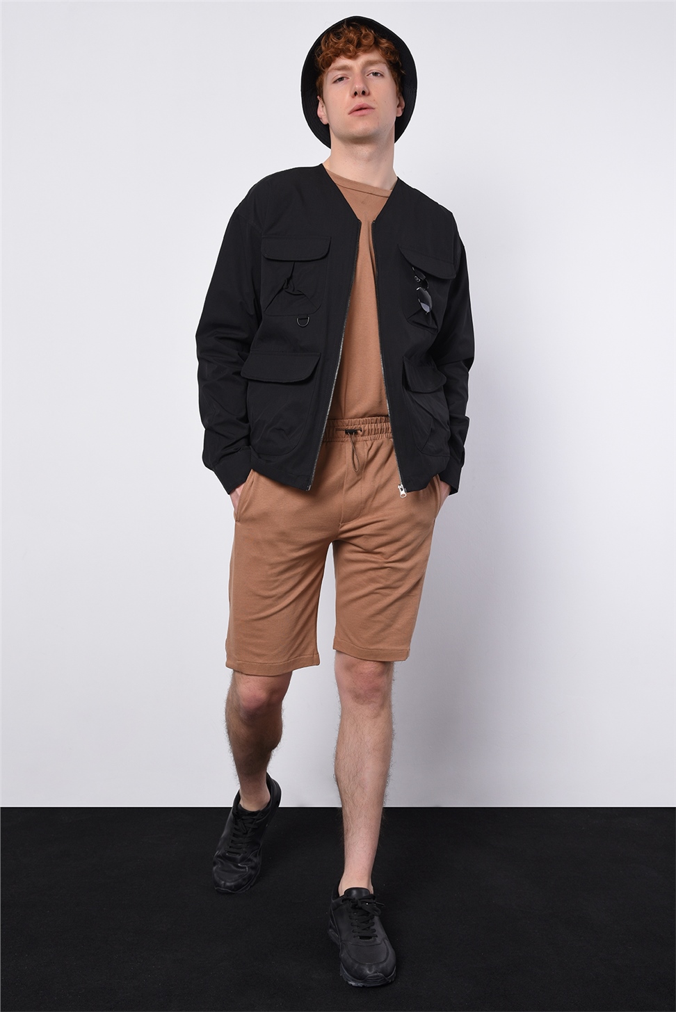 طقم تي شيرت رجالي كبير الحجم + شورت بأزرار جانبية