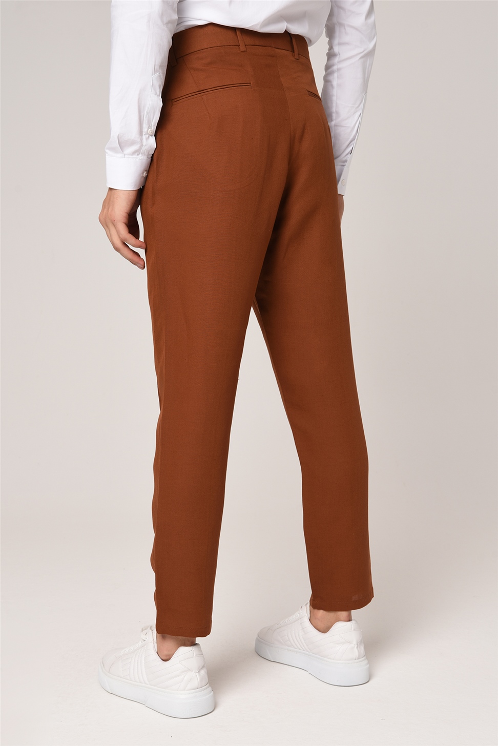 بنطال كتان صديقها