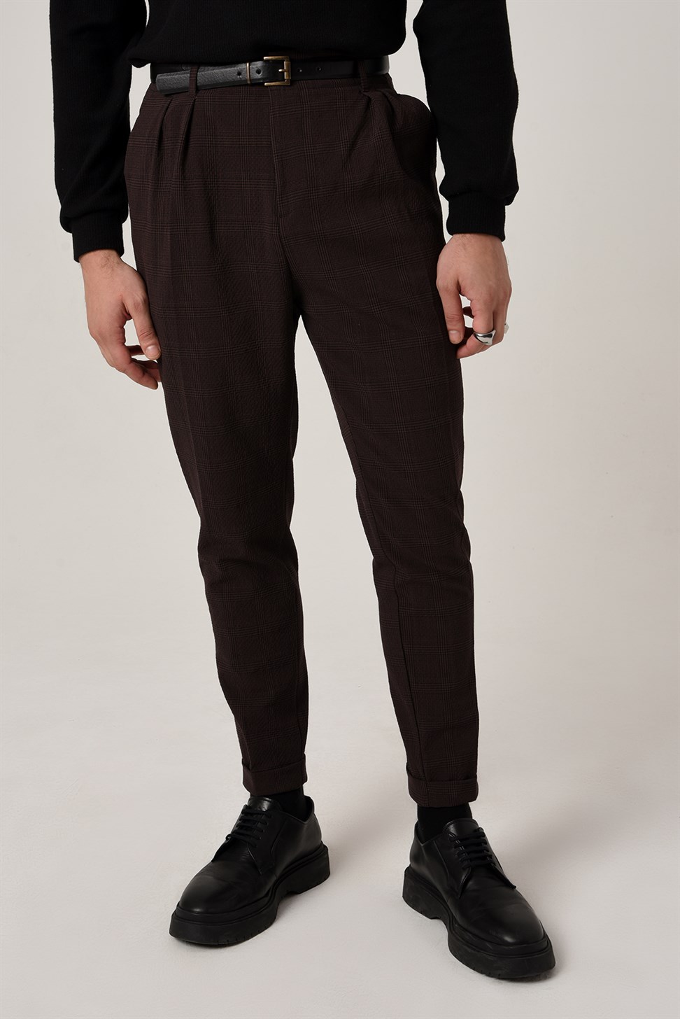 بنطلون عالي الخصر بحزام