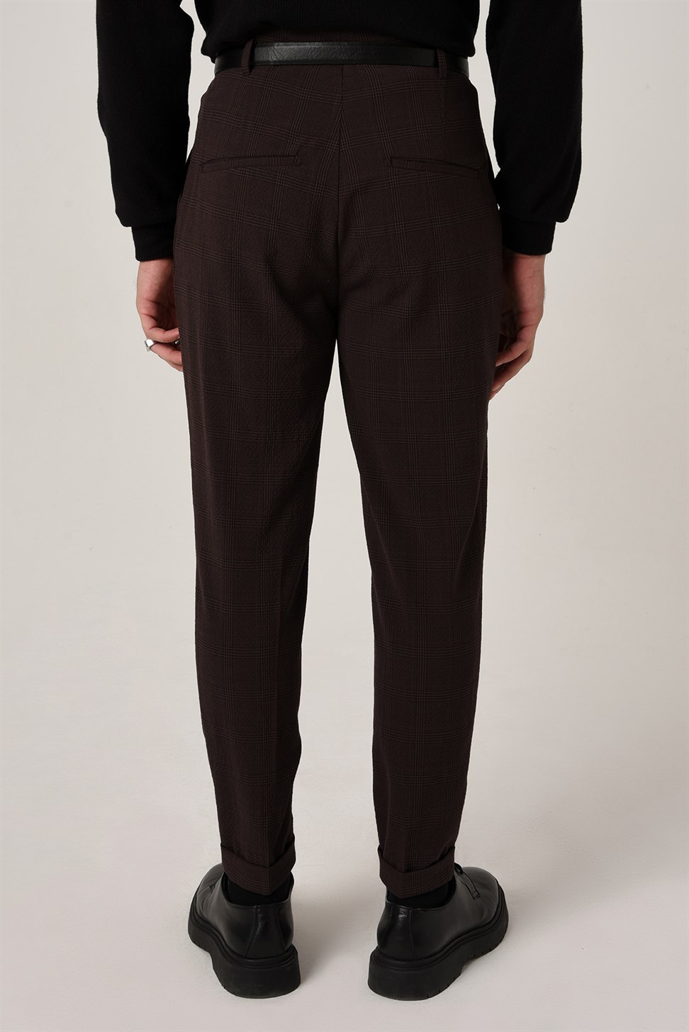 بنطلون عالي الخصر بحزام