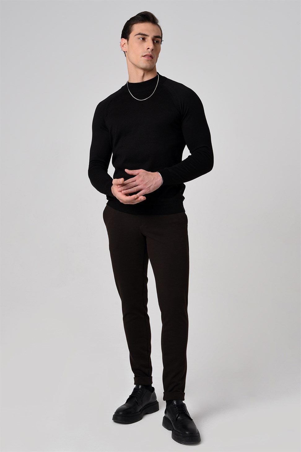 بنطال ذو قصة ضيقة للرجال بساقين مزدوجة