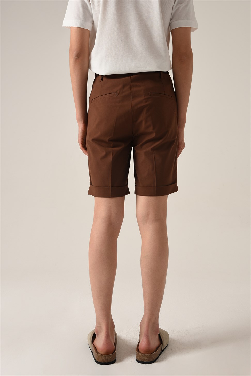 شورت مطوي بتفاصيل حزام